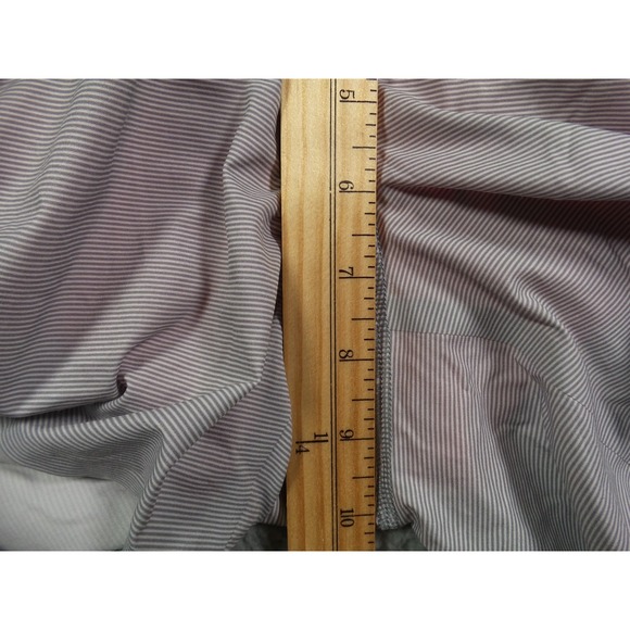 Lululemon Shorts Womens Size 8 Gray Pink Striped Turbo Run SE Luxtreme NWT - Picture 7 of 13